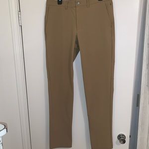 MEN’S CRZ YOGA PERFORMANCE KHAKI 33/34